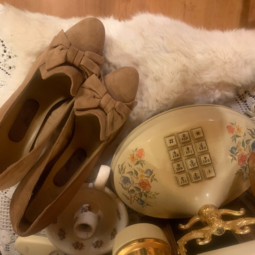 TRUE VINTAGE LEATHER/SUEDE TAN HEELS! 1960-1970s - Picture 3 of 9